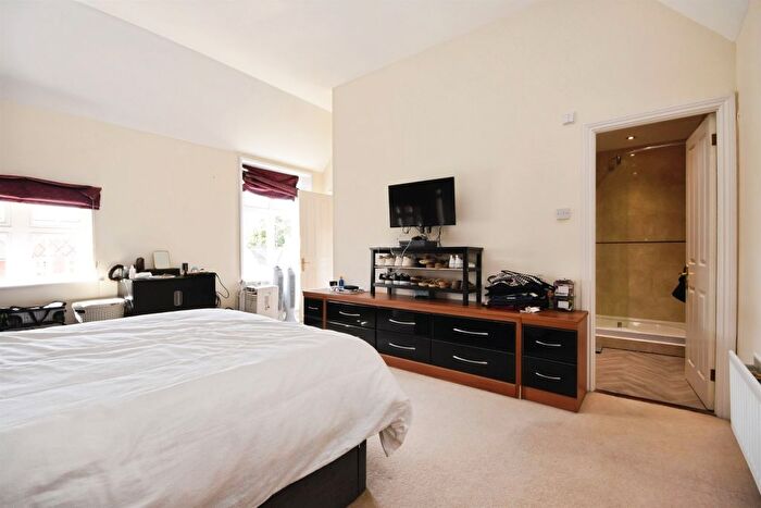 2 Bedroom Flat For Sale In Grey Lady Place, Billericay, CM11