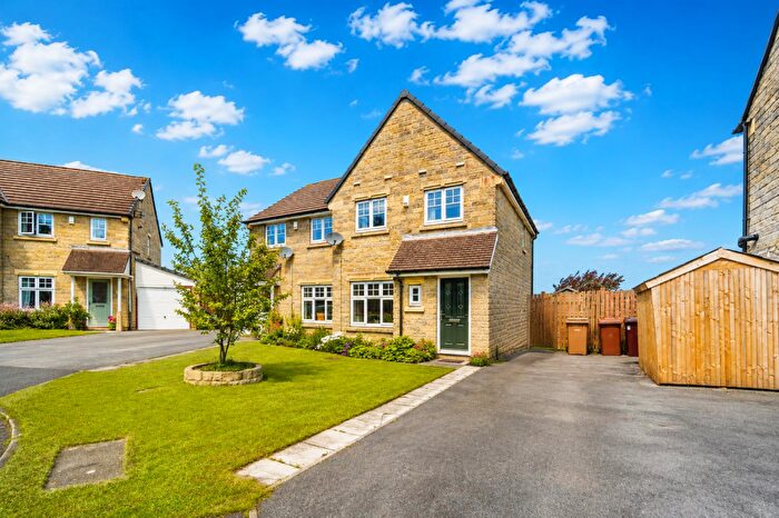 3 Bedroom Semi Detached House For Sale In Oporto Close, Burnley, BB11
