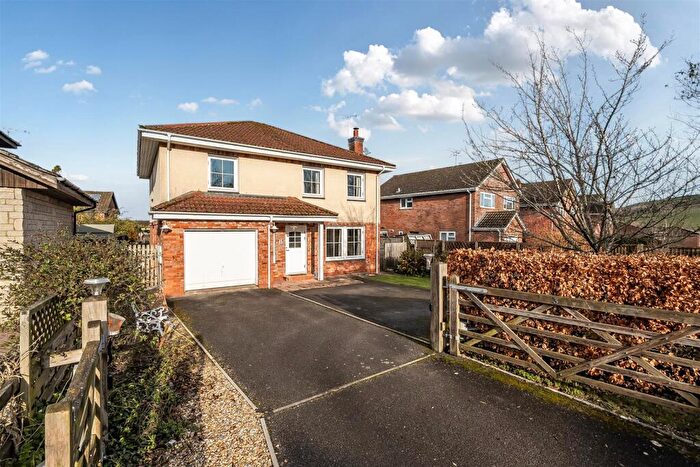 4 Bedroom Detached House For Sale In Reeves Piece, Bratton, BA13