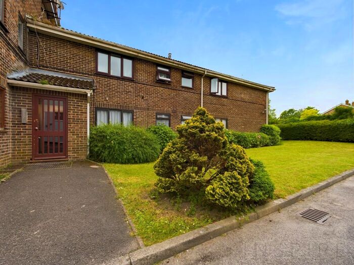 1 Bedroom Apartment To Rent In Brighton Road, Ravendene Court Brighton Road, RH10