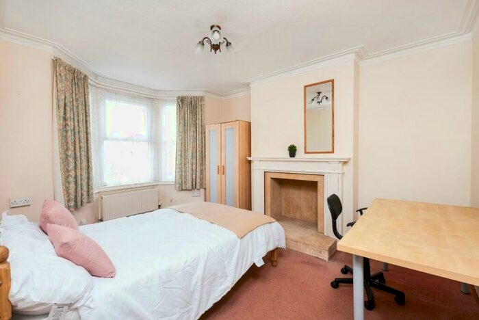 3 Bedroom Terraced House To Rent In Coronation Avenue, Bath, BA2