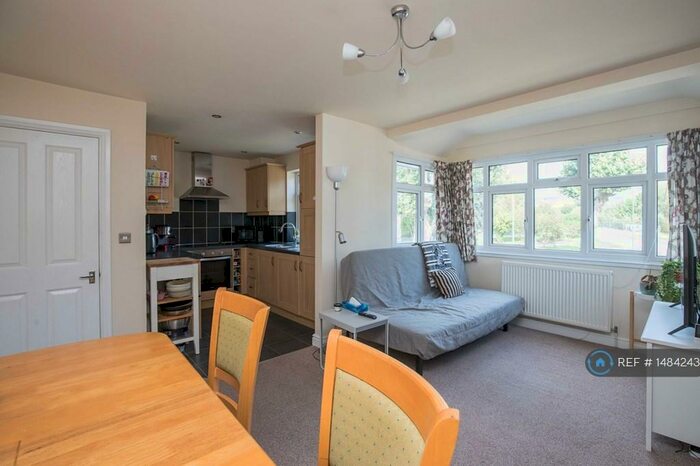 1 Bedroom Flat To Rent In Rosewood, Woking, GU22