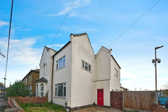 3 Bedroom End Terrace House For Sale In Buckingham Road, Stratford, London, E15