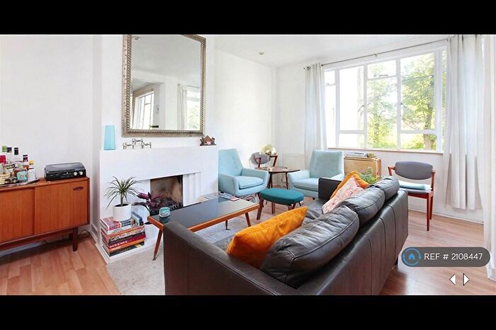 2 Bedroom Flat To Rent In Thurleigh Court, London, SW12