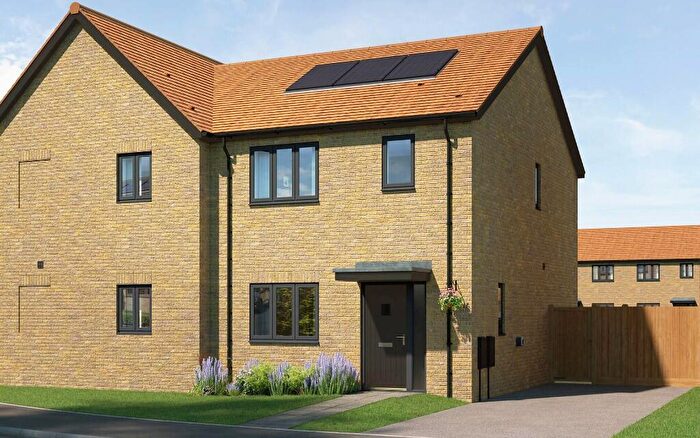 3 Bedroom Semi-Detached House For Sale In Ashby Road, Daventry, NN11