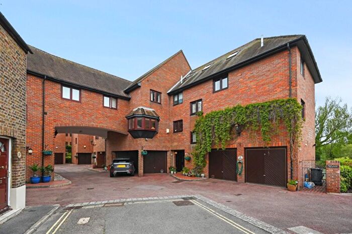 4 Bedroom Town House To Rent In Chantry Place, Eton, SL4