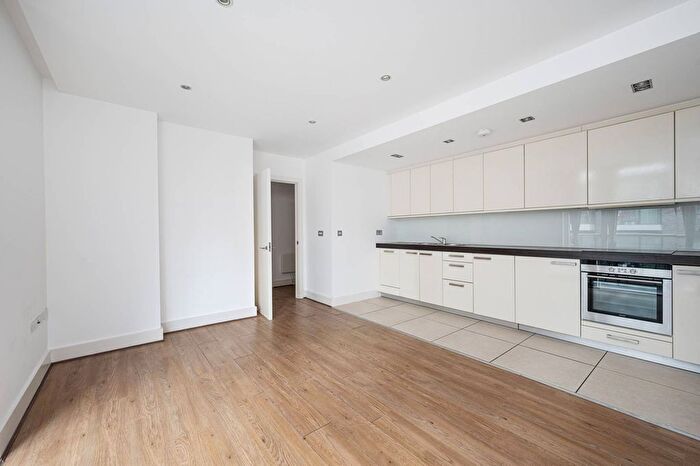 1 Bedroom Flat To Rent In Leman Street, Tower Hamlets, London, E1