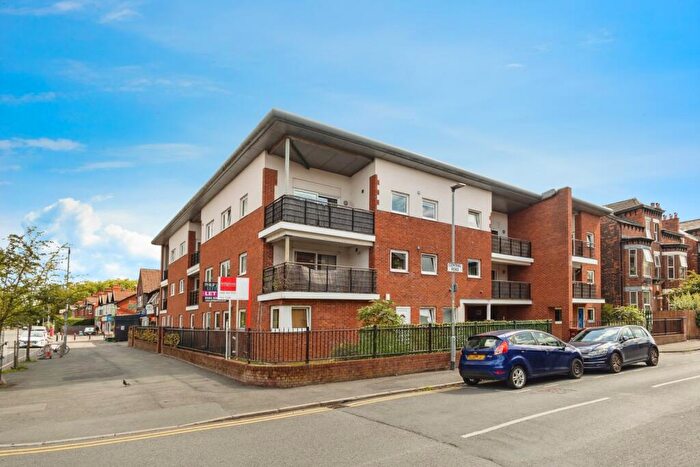 2 Bedroom Flat For Sale In Central Road, Manchester, Greater Manchester, M20