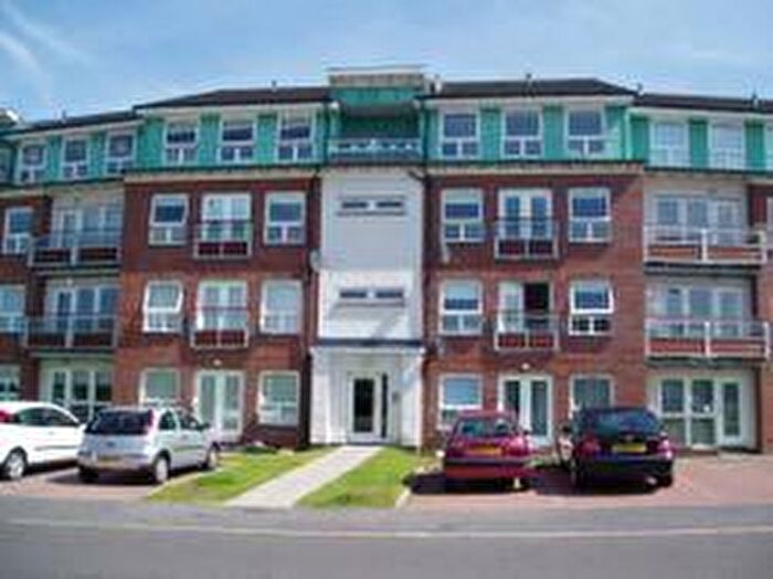 2 Bedroom Flat To Rent In Strathblane Gardens / At, G13
