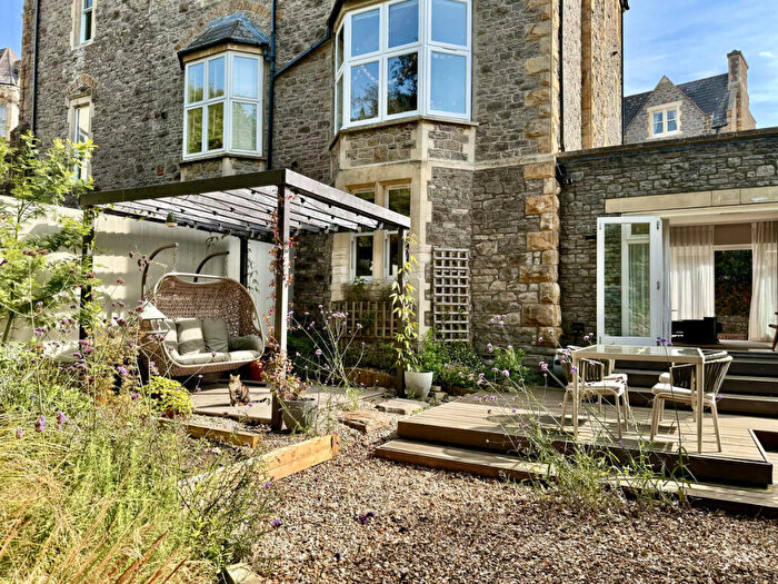 2 Bedroom Flat For Sale In Hill Road, Clevedon, BS21