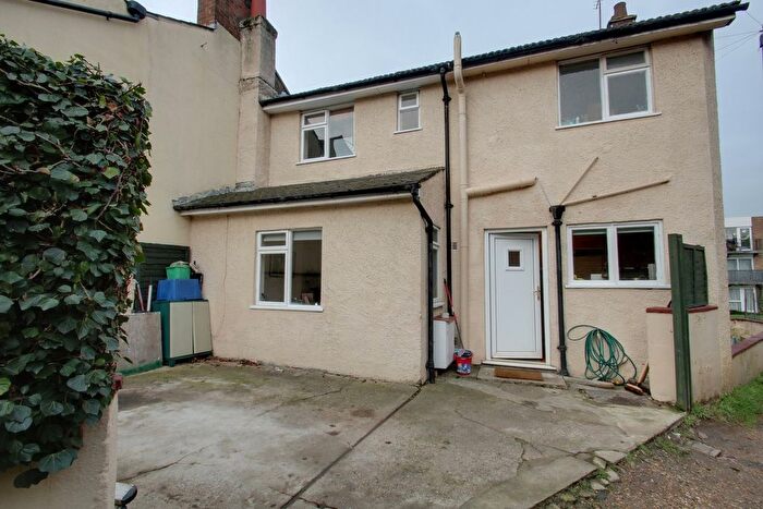 3 Bedroom Semi-Detached House For Sale In Stevenage Road, Hitchin, SG4