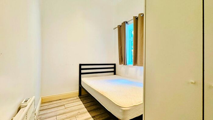 1 Bedroom Flat To Rent In Aldborough Road South, Ilford, IG3
