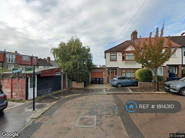 Studio To Rent In South Norwood, London, SE25