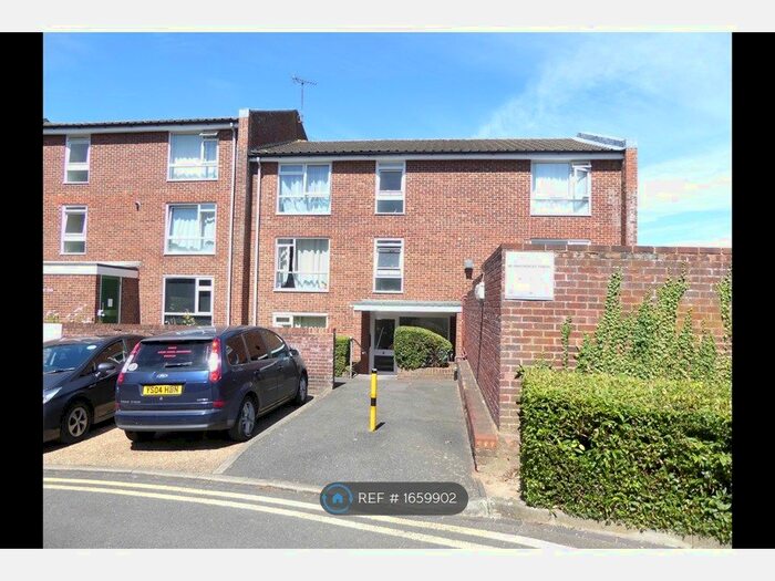 1 Bedroom Flat To Rent In Holmbury Grove, Croydon, CR0