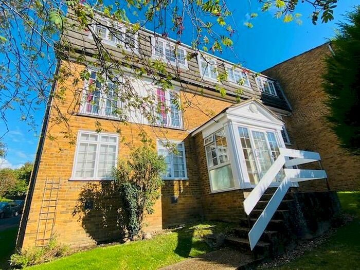 2 Bedroom Apartment To Rent In Crofton Way, Enfield, EN2