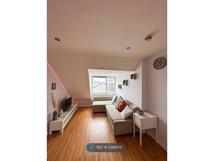 1 Bedroom Flat To Rent In Mayfield Road, Newquay, TR7