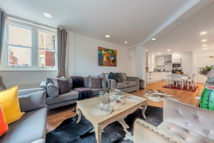 2 Bedroom Flat To Rent In Baker Street, London, W1U