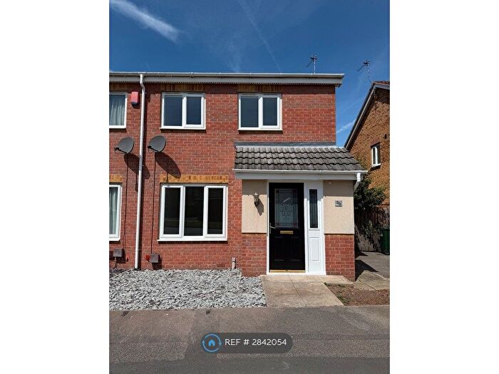 3 Bedroom Semi-Detached House To Rent In Reeves Way, Doncaster, DN3