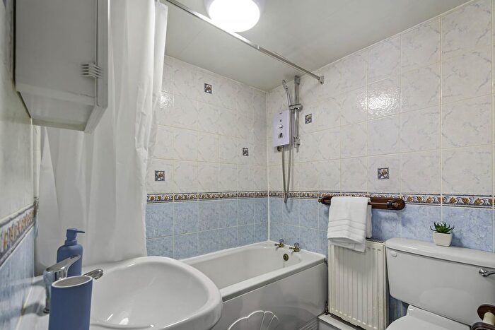 1 Bedroom Terraced House To Rent In Hyde Park Road, Leeds, LS6
