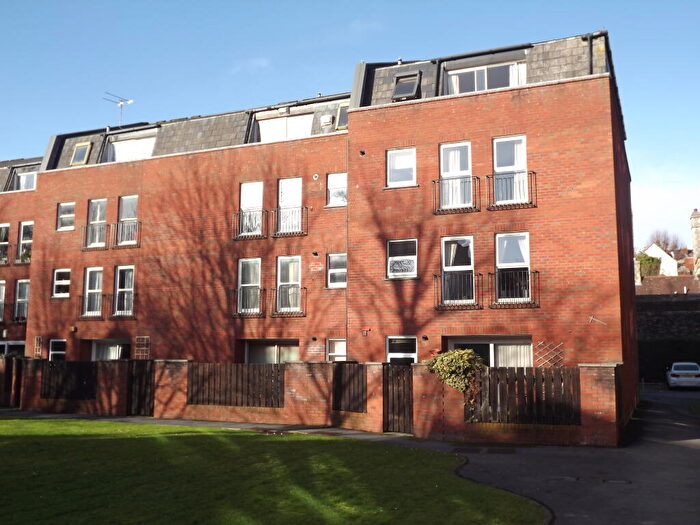 2 Bedroom Flat To Rent In Alma Court, Clifton, Bristol, BS8