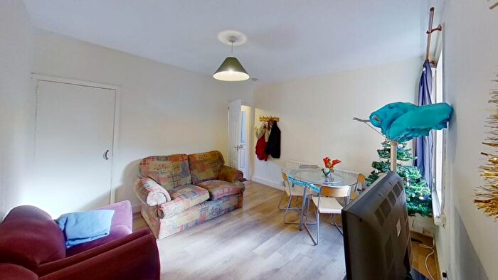 4 Bedroom Semi Detached House To Rent In Guildford Park Road, Guildford, GU2