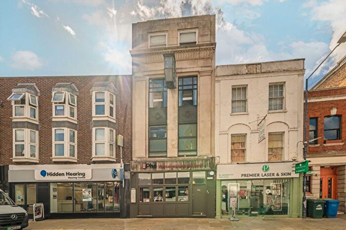 3 Bedroom Flat To Rent In Eden Street, Kingston Upon Thames, KT1