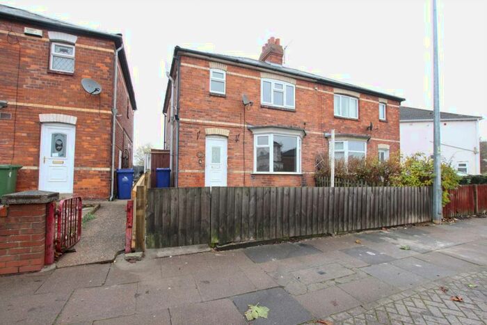 3 Bedroom Semi-Detached House To Rent In Sutcliffe Avenue, Grimsby, DN33