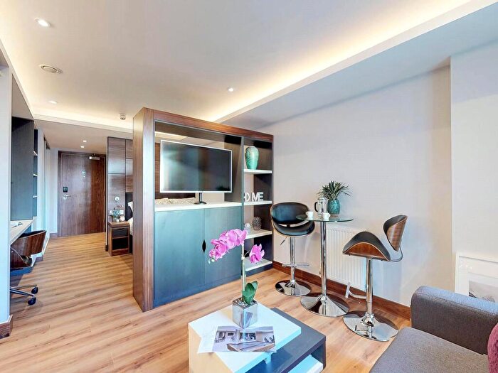 Apartment To Rent In Apt, Oasis Residence #, LS2