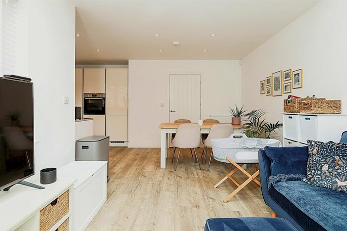 3 Bedroom Detached House For Sale In Hawthorn Drive, Burton Green, Kenilworth, CV8