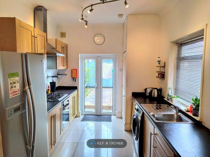 6 Bedroom Detached House To Rent In Manners Road, Southsea, PO4