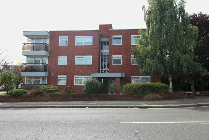 3 Bedroom Flat To Rent In Fern Court, 43 Hendon Lane, London N3