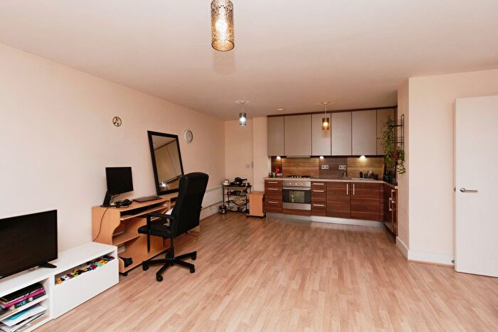 1 Bedroom Flat For Sale In Alencon Link, Basingstoke, Hampshire, RG21
