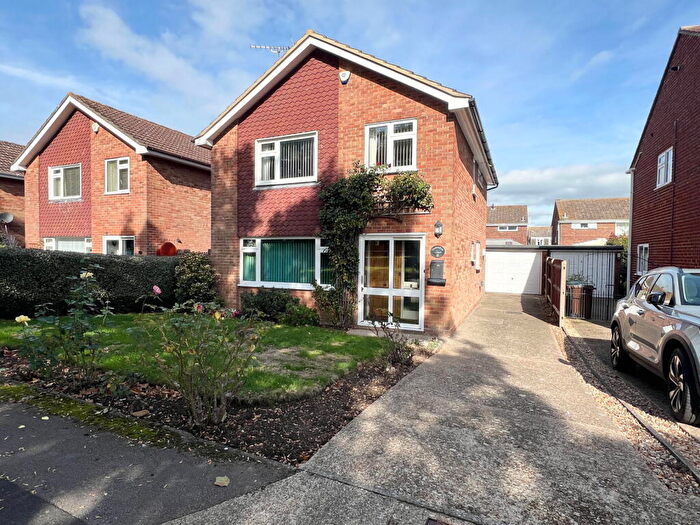4 Bedroom Detached House For Sale In Lennox Close, Alverstoke, Gosport, PO12