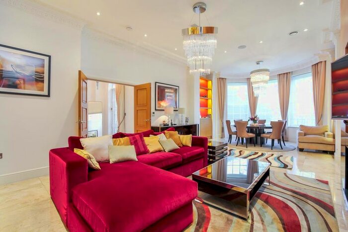 5 Bedroom Flat To Rent In York Terrace West, Regents Park, NW1