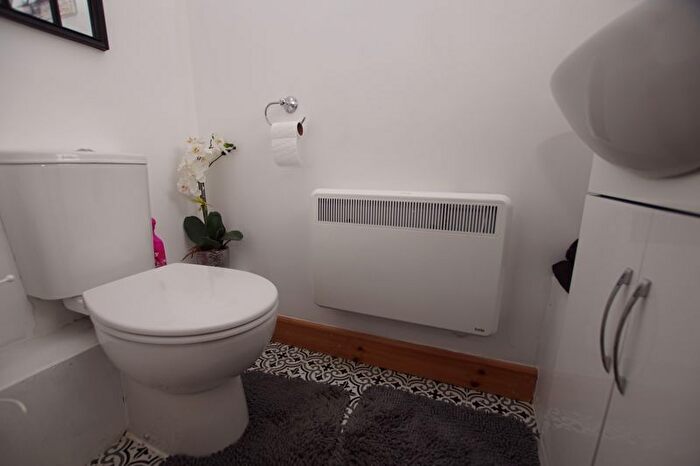 3 Bedroom End Of Terrace House For Sale In Pettycot Crescent, Gosport, PO13