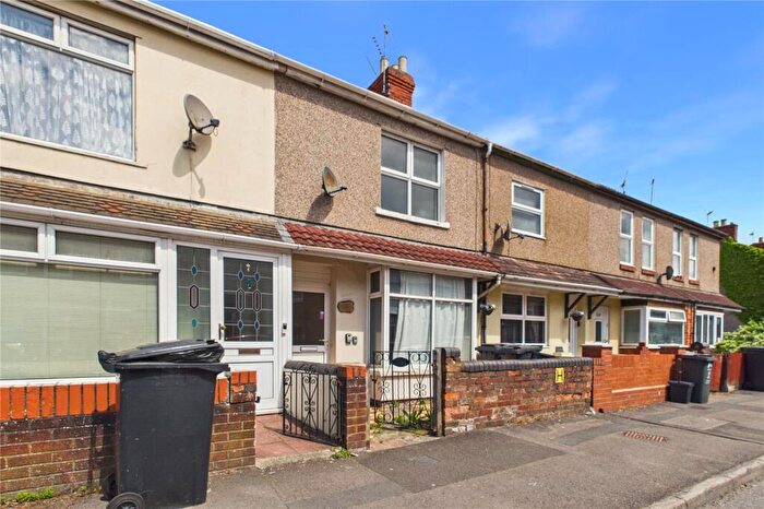 3 Bedroom Terraced House For Sale In Ferndale Road, Ferndale, Swindon, SN2