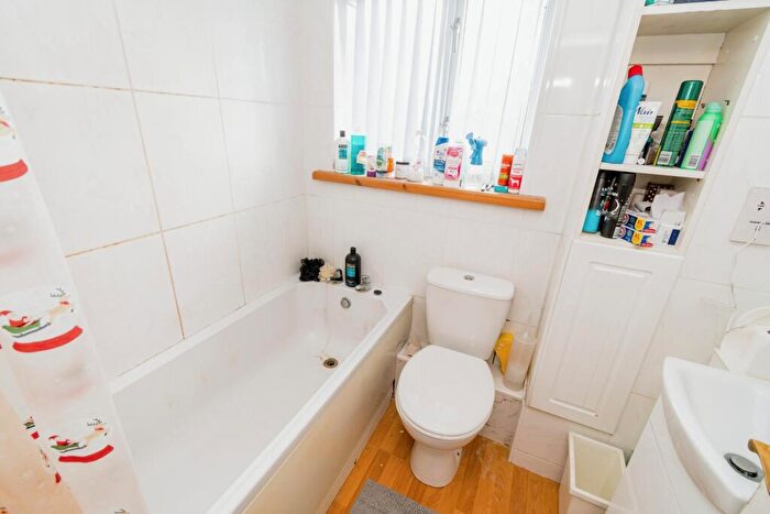 3 Bedroom Terraced House For Sale In Evenlode Road, Southampton, Hampshire, SO16