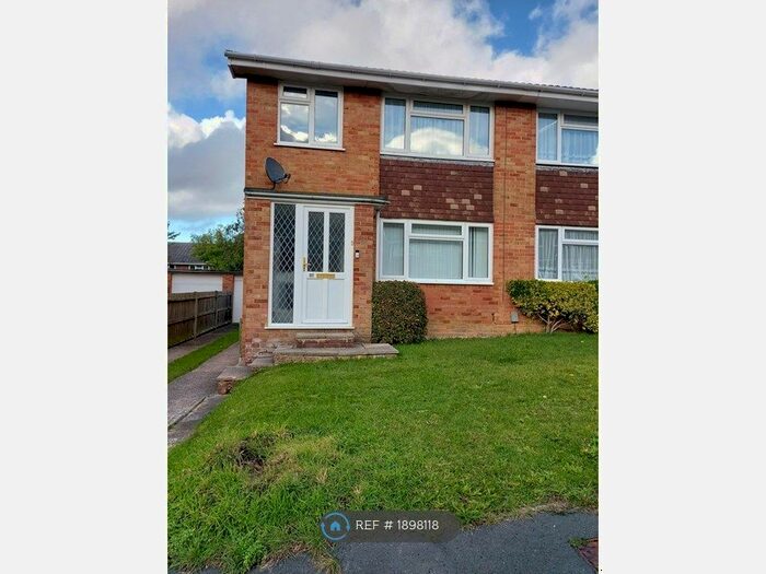 3 Bedroom Semi-Detached House To Rent In Grainger Close, Basingstoke, RG22