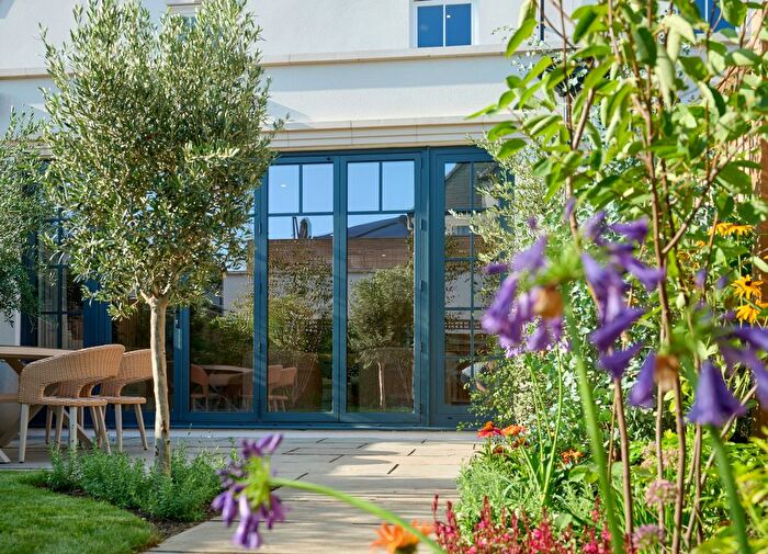 4 Bedroom Town House For Sale In Parvis Road, West Byfleet, KT14