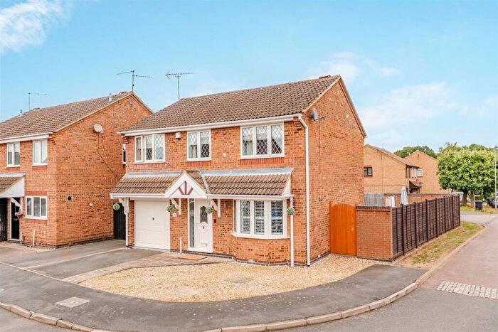 4 Bedroom Detached House For Sale In Swinburne Close, Kettering, NN16