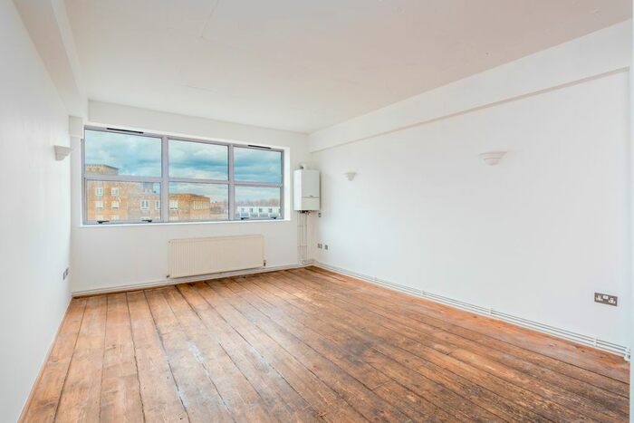 3 Bedroom Flat To Rent In Tudor Road, London Fields, E9