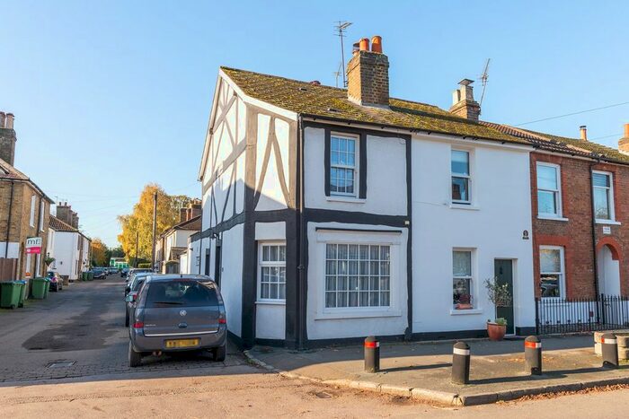 2 Bedroom Cottage To Rent In Pantile Road, Weybridge, KT13