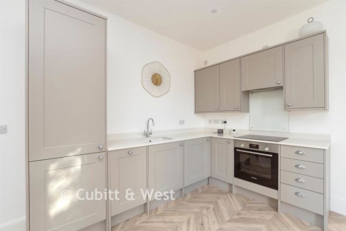 1 Bedroom Flat For Sale In Wray Park Road, Reigate, Surrey, RH2