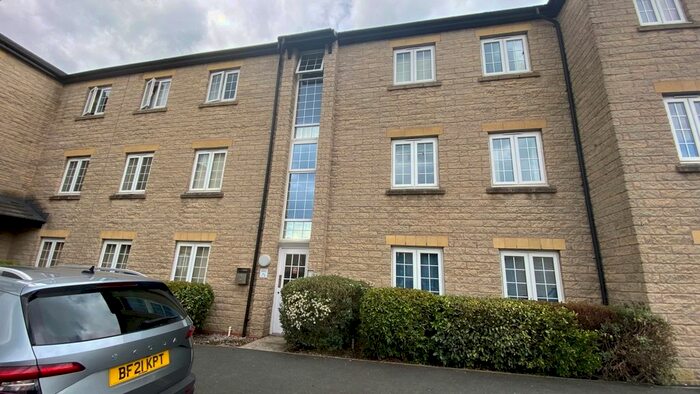 2 Bedroom Flat To Rent In Langwood Court, Haslingden, Rossendale, BB4