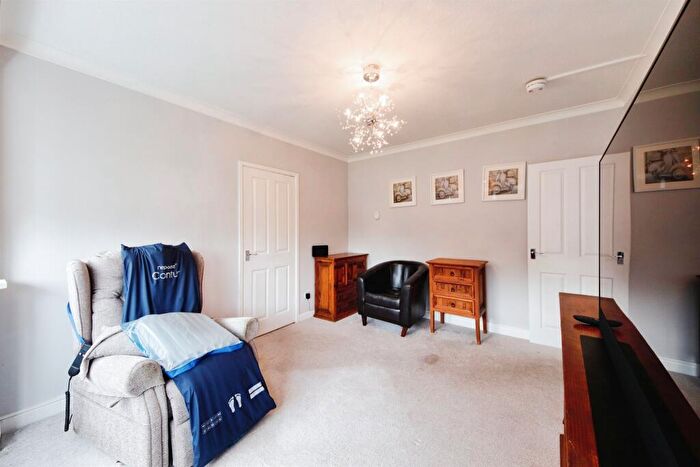 1 Bedroom Apartment For Sale In Lode Lane, Solihull, B92