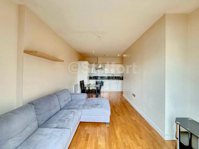 3 Bedroom Flat To Rent In Axminster Road, N7