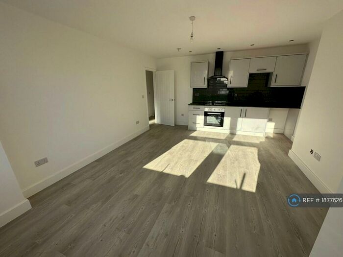 1 Bedroom Flat To Rent In London Road, Westcliff-On-Sea, SS0