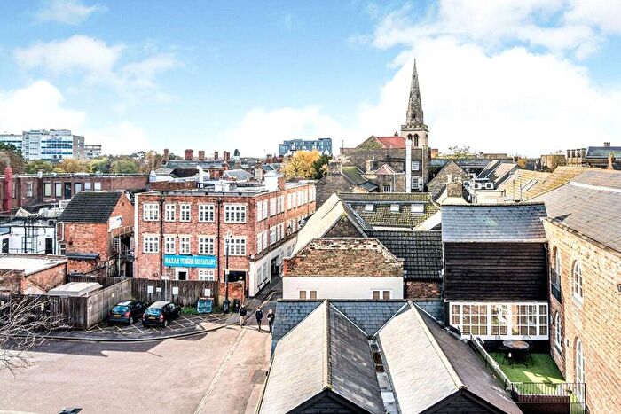 2 Bedroom Flat To Rent In Castle Lane, Bedford, Bedfordshire, MK40