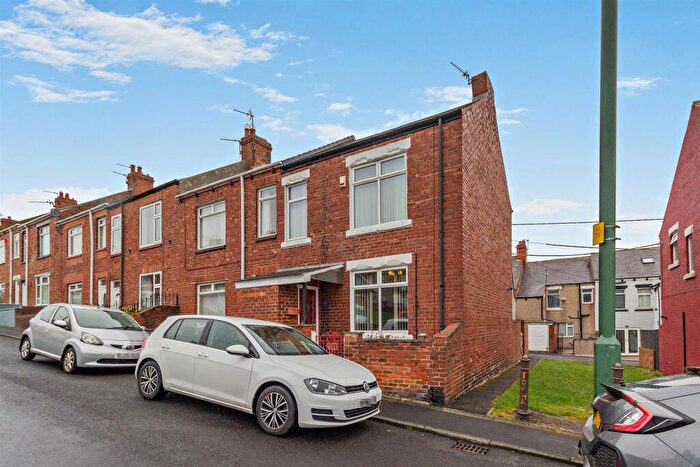 3 Bedroom End Of Terrace House For Sale In School Terrace, Stanley, DH9