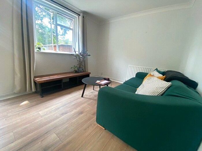 3 Bedroom Flat To Rent In Bromfelde Road, Clapham, London, SW4